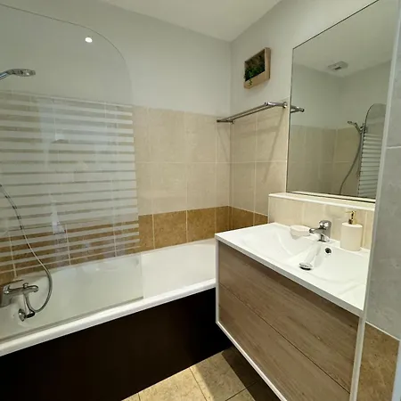 Ravissante Marina Idealement Situee Avec Jacuzzi 펜션 아그