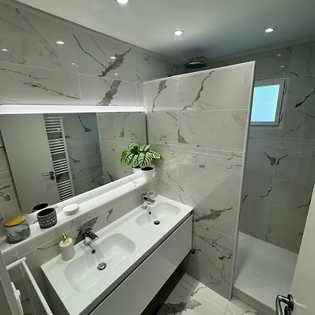 Ravissante Marina Idealement Situee Avec Jacuzzi אגדה