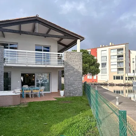Ravissante Marina Idealement Situee Avec Jacuzzi 아그